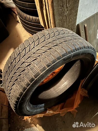 Triangle PL01 235/45 R18 98R