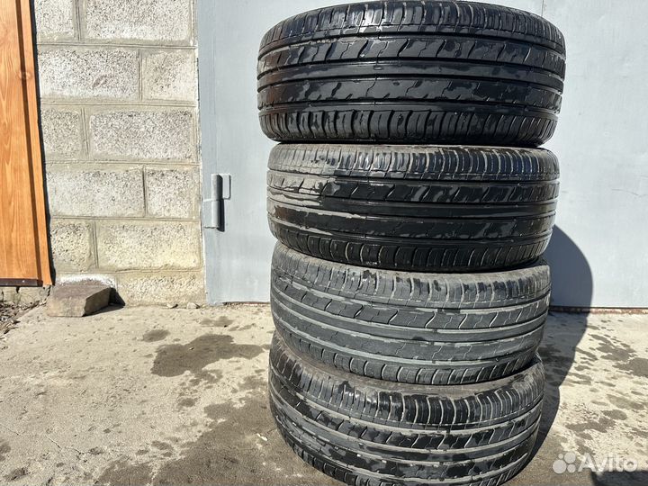Royal Black Royal Performance 215/50 R17 95