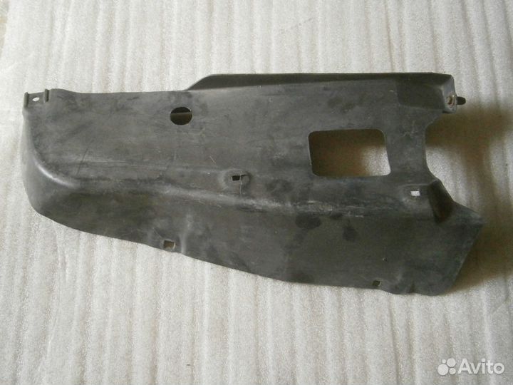 Пыльник бампера задний левый Toyota Land Cruiser 2