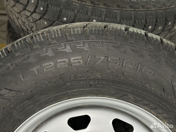 Зимние шипованные 225/75/R16 Nokian Tyres Hakk