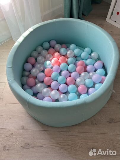 Сухой бассейн с шариками