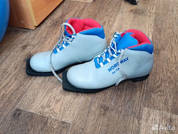 Лыжные ботинки