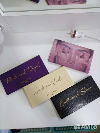 Тени для век revolution pro