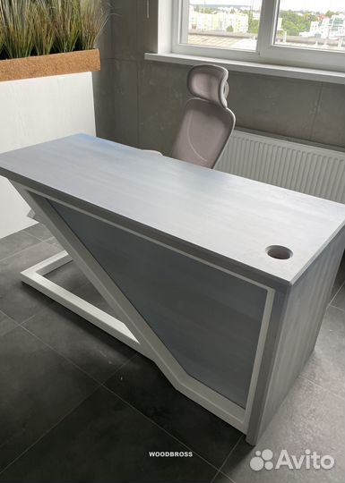 Стол из Эпоксидки и дерева от изготовителя