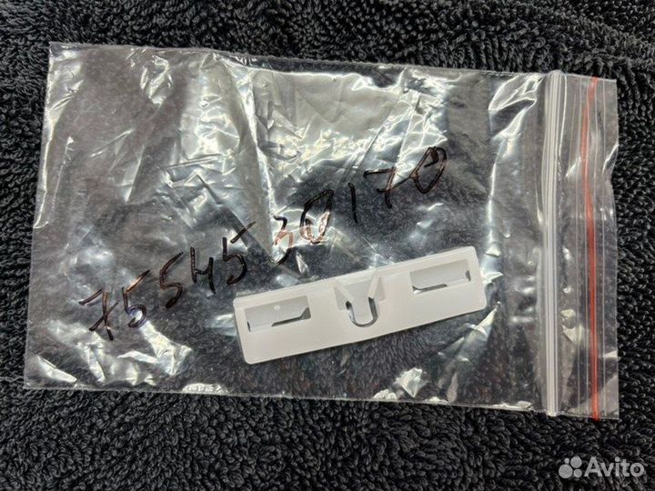 Крепление молдинга стекла переднее Toyota Camry