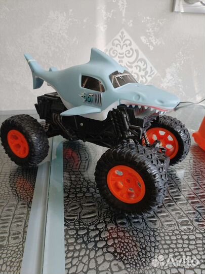Радиоуправляемая машина Акула Мегалодон
