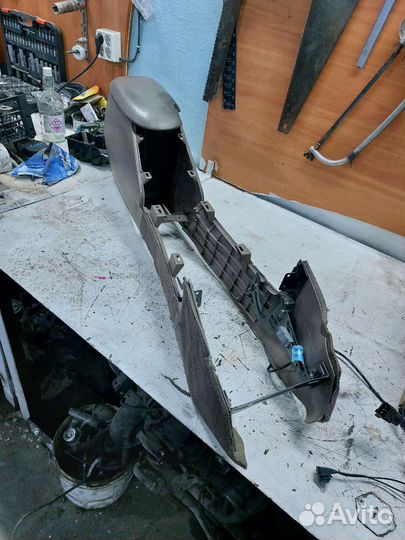 Подлокотник Mercuri Sable 2 Ford Taurus 2