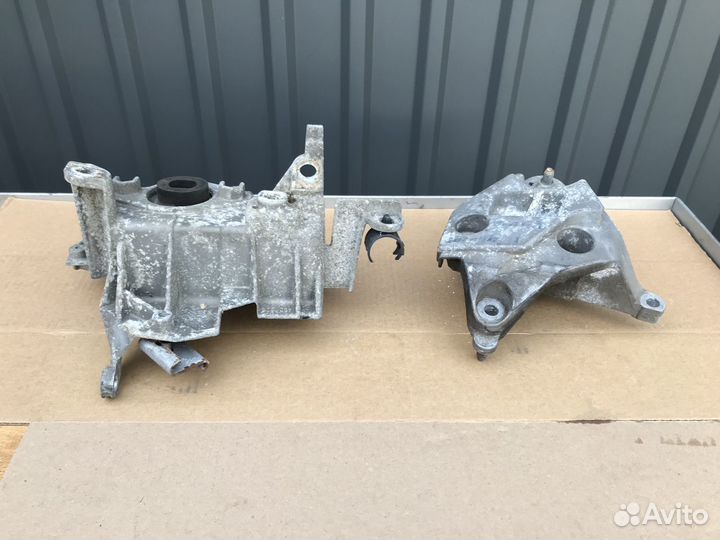 Кронштейн двигателя на Renault Kangoo 1.5 DCI 2006