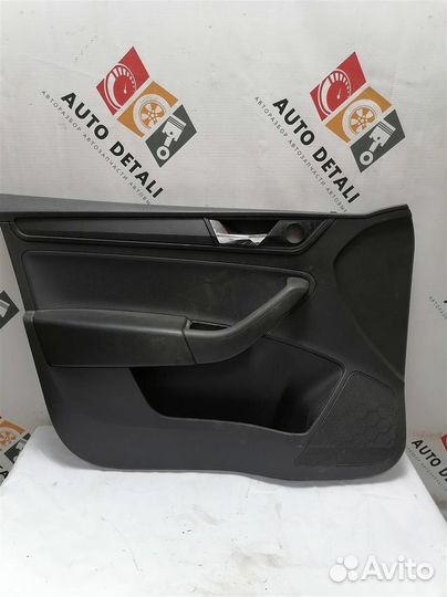 Skoda Rapid Обшивка двери передней левой