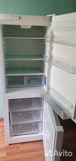 Продаю холодильник бу indesit на запчасти