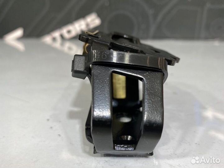 Крепление сетки багажника левое Audi Q7 4L BAR