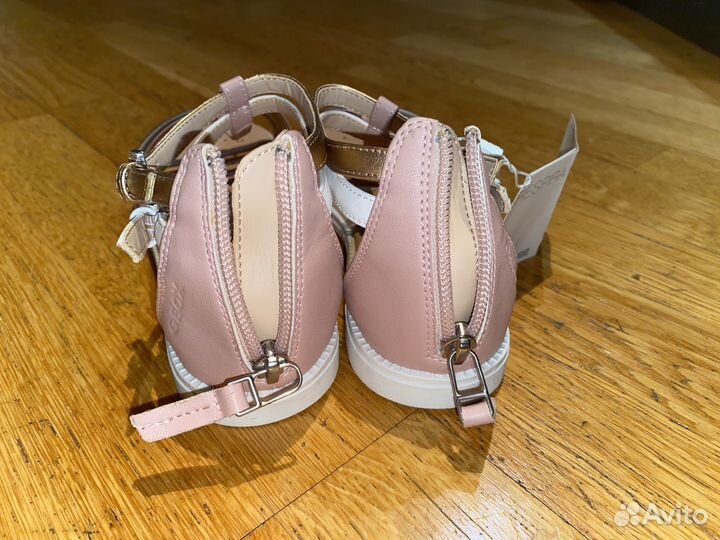 Новые сандалии для девочки geox р.37