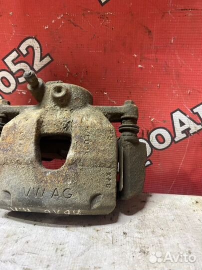 Суппорт тормозной передний правый Volkswagen Polo