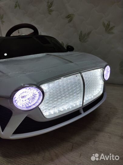 Электромобиль детский цвет белый