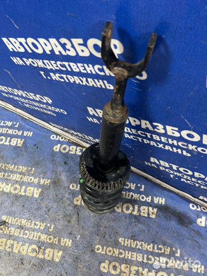 Передняя правая стойка амортизатора Audi A6C6