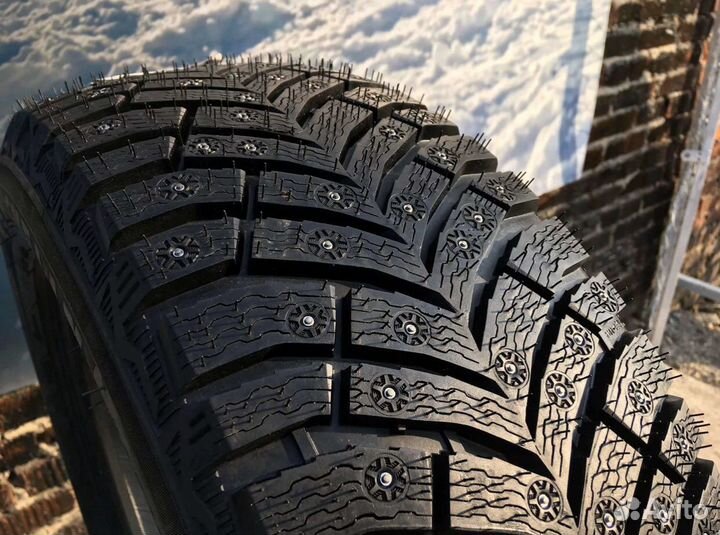 Michelin X-Ice North 4 215/55 R17