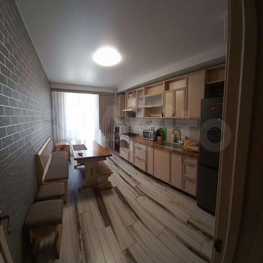 2-к. квартира, 70 м², 1/10 эт.