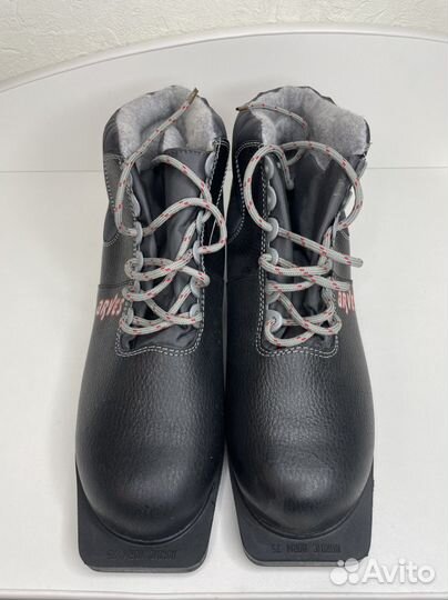 Лыжные ботинки новые