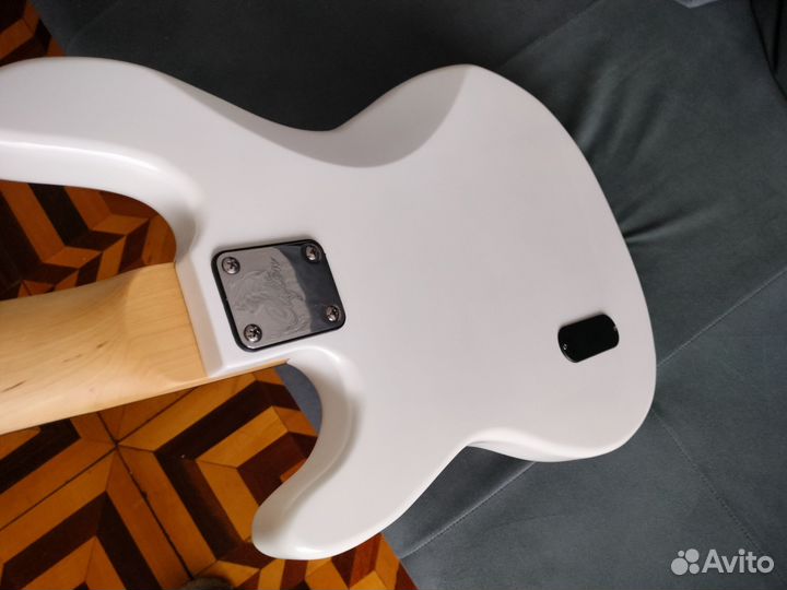 Бас гитара 5 струн + комбоусилитель