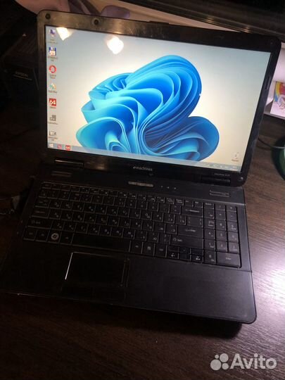 Ноутбук eMachines E525