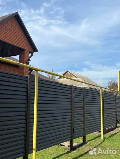 Забор из жалюзи ламелей