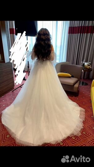 Свадебное платье со шлейфом