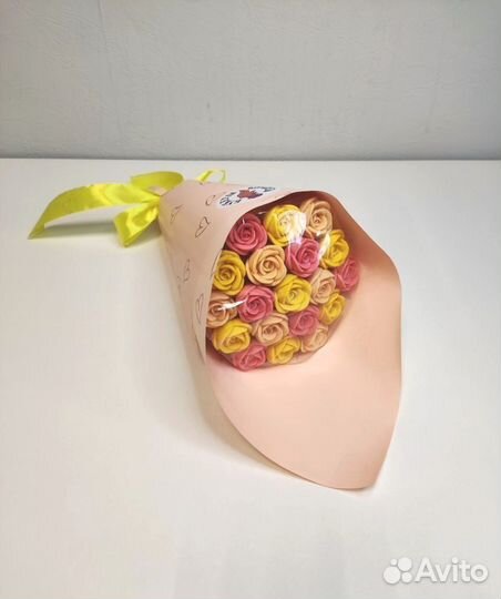 Букет - 19 Роз из Белого Шоколада