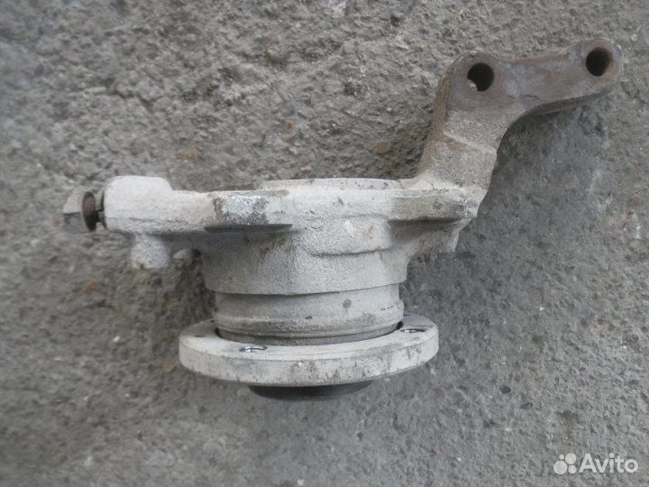 Кулак передний левый Ваз 2112 112 2004