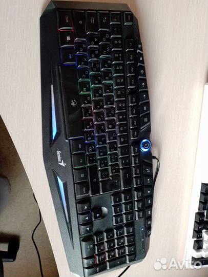 Монитор Acer, компьютерная мышь, клавиатура