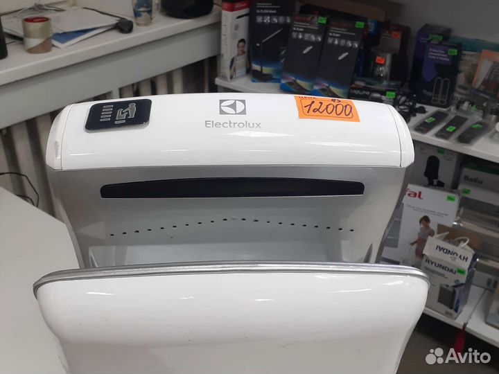 Электросушитель для рук Electrolux