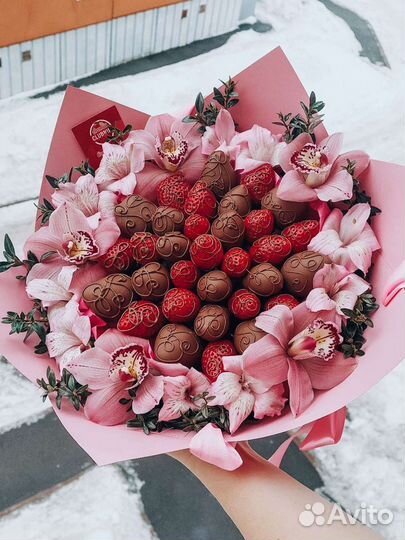 Букеты из клубники