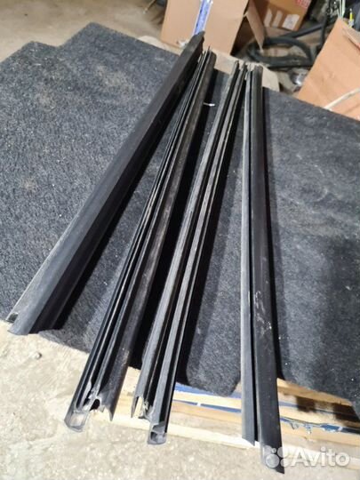 Уплотнитель стекла двери LADA Largus K4M 2016