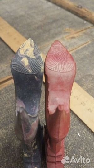 Сувенирный резиновый сапожок. Красный треугольник