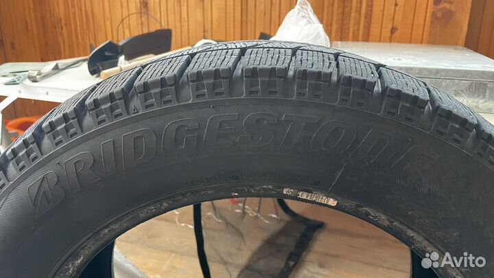 Bridgestone Blizzak VRX3 215/55 R16