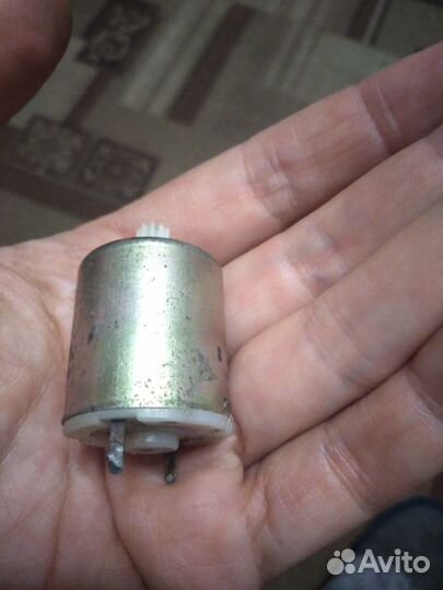 Двигатель 1.2v постоянного тока / моторчик