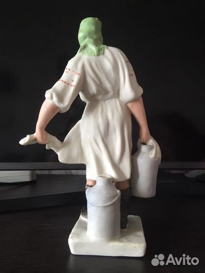 Статуэтка Доярка фарфор СССР
