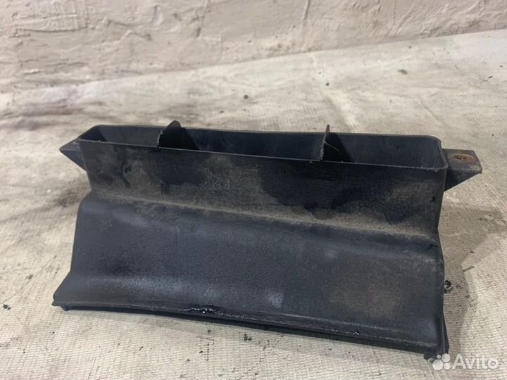 Воздухозаборник (наружный) Volkswagen Golf V