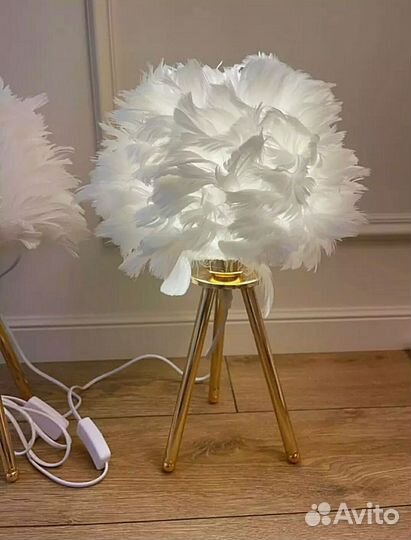 Люстра, настольная лампа из перьев Эос