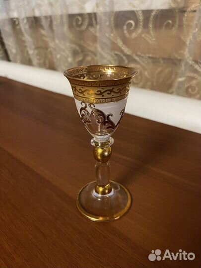 Рюмка на высокой ножке