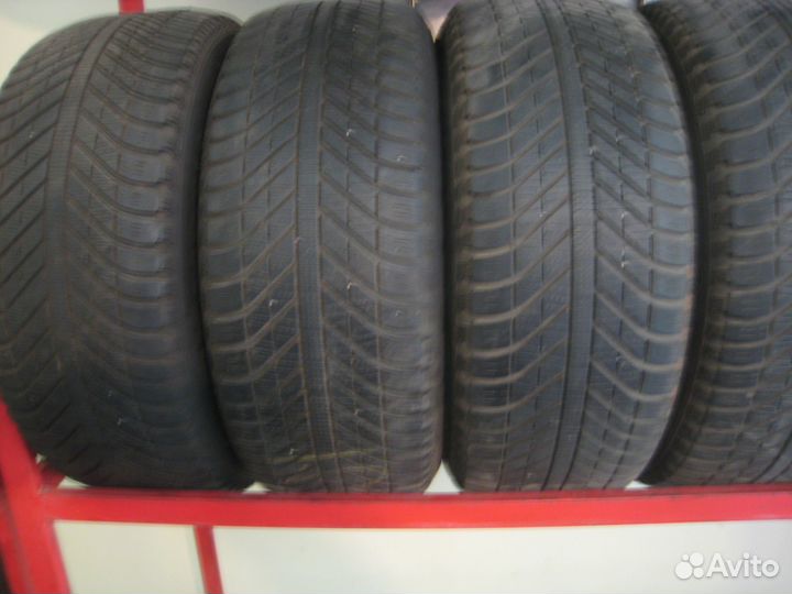 Goodyear Vector 4Seasons 235/55 R17