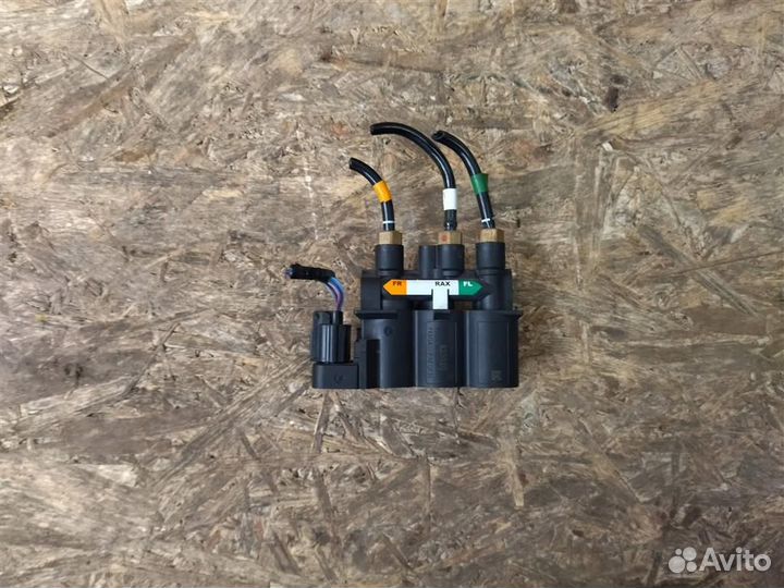 Блок клапанов пневмоподвески Range Rover Sport