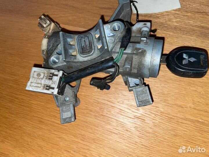 Замок зажигания Mitsubishi Lancer