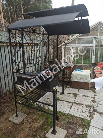 Мангал с крышей