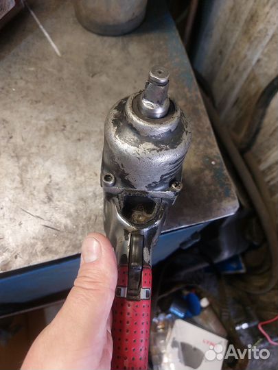 Гайковерт пневматический