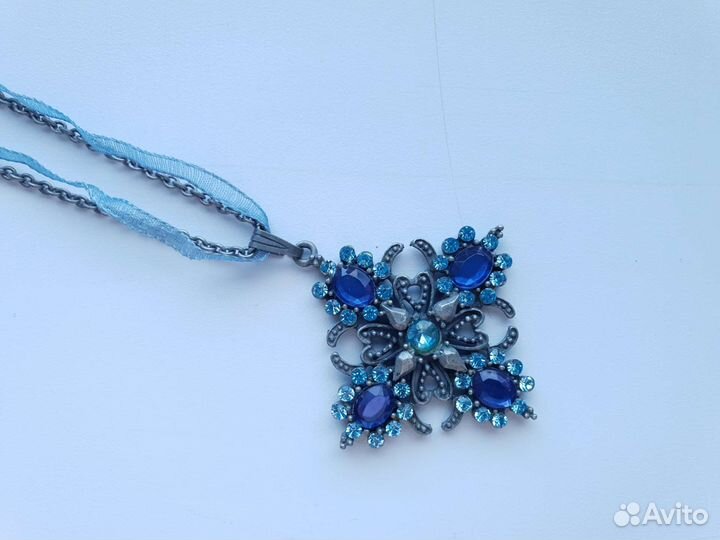 Комплект кулон и серьги Avon