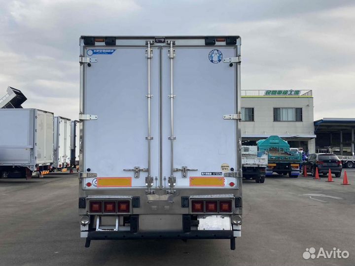 Isuzu Forward (F-Series), 2005