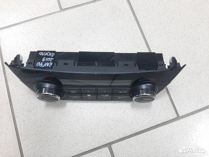 Блок управления климатом Toyota Rav4 40 2012-2019