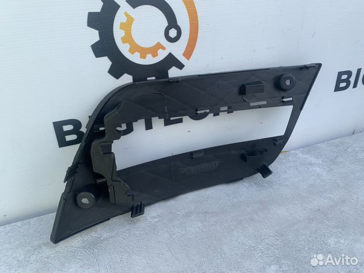 Решетка переднего бампера Mercedes A1648853522