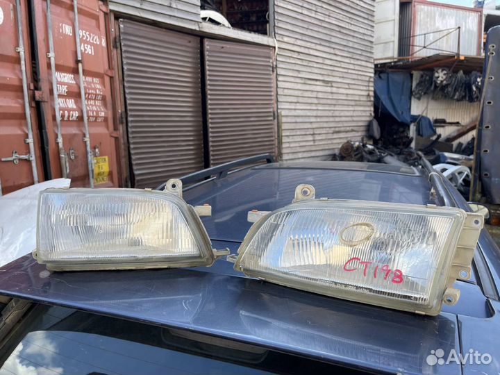 Фара Toyota Caldina ST196