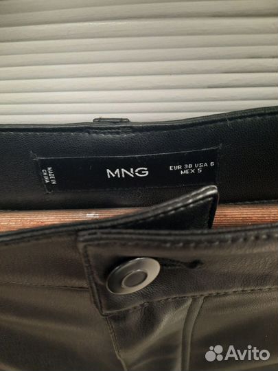 Брюки из экокожи, черные, размер М, Mango